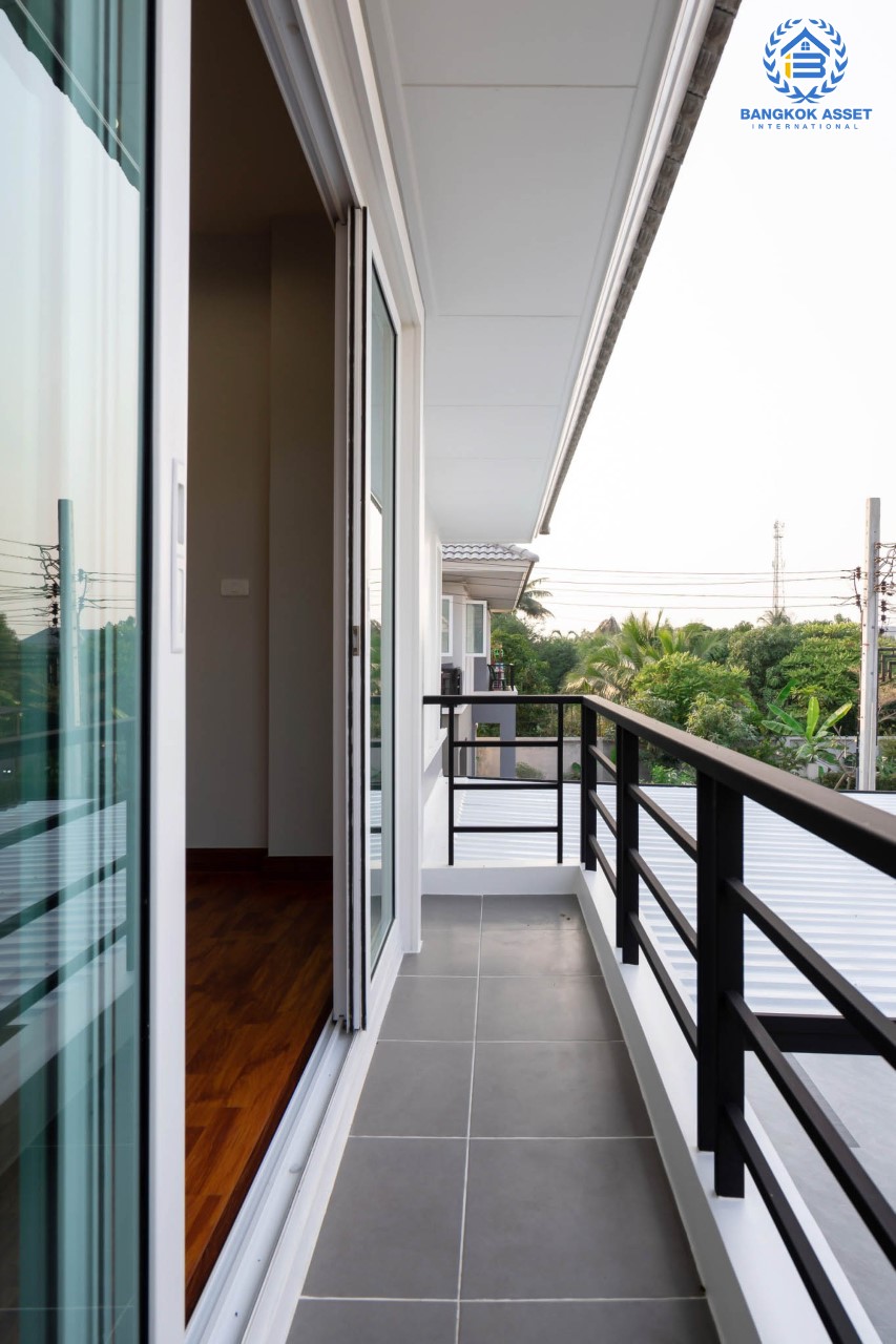 บ้านมือสองตกแต่งใหม่ ม.สิริกานต์ บางใหญ่-เซ็นทรัลเวสต์เกต หลังใหญ่ หลังริม เนื้อที่ 60.9 ตร.ว. ฟังก์ชั่น 3 ห้องนอน 3 ห้องน้ำ 3 ที่จอดรถ Facility ครบครันพร้อมทุกการเข้าอยู่ บนทำเลเดินทางสะดวก ใกล้ถ.กาญจนาภิเษก และเพียง 10 นาทีถึงรถไฟฟ้า "สถานีคลองบางไผ่"